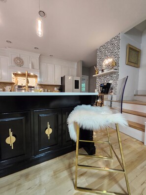 Micro-ondes, four, plaque de cuisson, lave-vaisselle