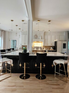 ميكروويف، فرن، موقد طهي مسطح، غسالة أطباق