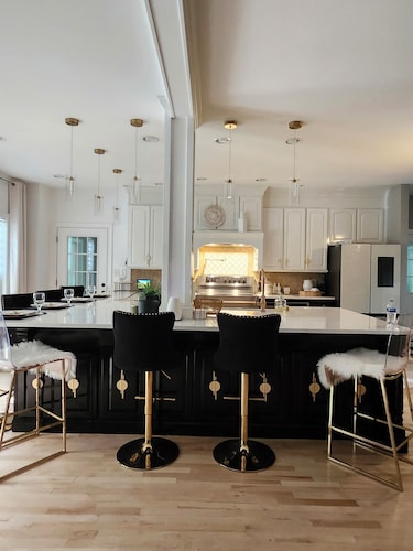 7-Acre Luxury Farmhouse w/ Pavilion, Firepits + Near Shopping & Falls Lake