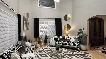 Televisión y chimenea