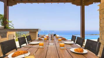 Villa (5 Bedrooms) | Exterior