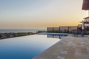 Villa (5 Bedrooms) | Extérieur