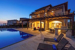 Villa (5 Bedrooms) | Extérieur