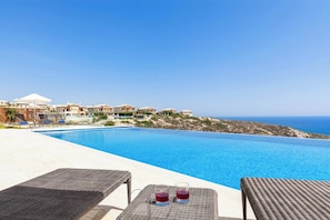 Villa (5 Bedrooms) | Extérieur