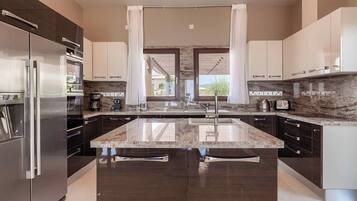 Villa (5 Bedrooms) | Interior