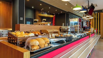 Petit déjeuner buffet compris tous les jours