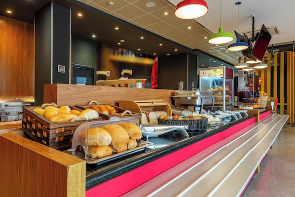 Free daily buffet breakfast