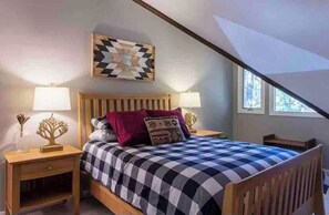 2 bedrooms, iron/ironing board, travel crib, free WiFi