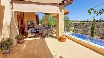 Villa (5 Bedrooms) | Exterior