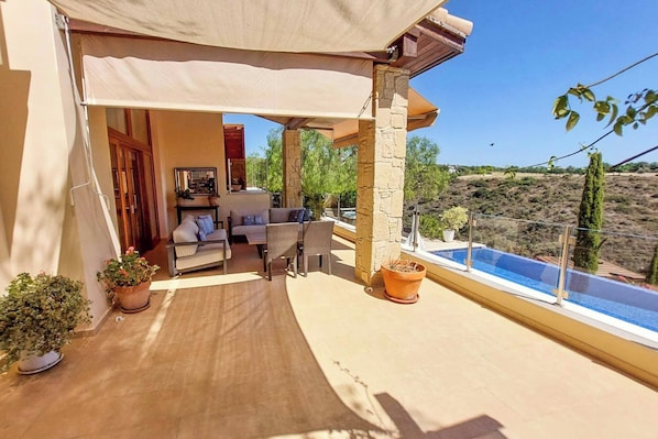 Villa (5 Bedrooms) | Exterior