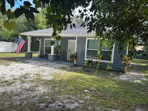 Charming 2-bedroom cottage in Odessa Fl. Minutes from Airport