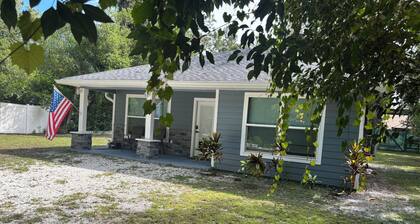 Charming 2-bedroom cottage in Odessa Fl. Minutes from Airport