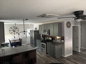 ميكروويف، فرن، موقد طهي مسطح، غسالة أطباق