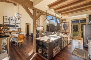 Fridge, microwave, oven, stovetop - Mountain Escape | Hot Tub, Firepit, Movie Theatre + More! (Big Sky)