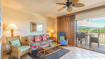 Een televisie en boeken