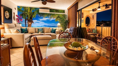 Kona Plaza#409: Top Floor, Downtown, Rare 3 bedroom Penthouse with Ocean View