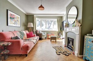 TV, fireplace, offices