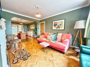 TV, fireplace, offices