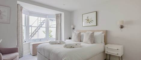 2 soverom, strykejern/-brett, reiseseng for barn og internettilgang