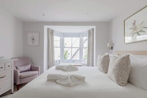 2 bedrooms, iron/ironing board, travel crib, internet