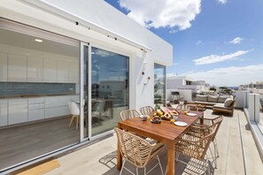 屋外ダイニングエリア