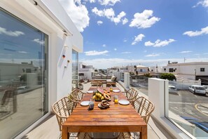 🌞 CoastLight Rooftop by Bayside · Sunny private terrace set for al fresco dining with Lanzarote’s ocean breeze. 🌊✨