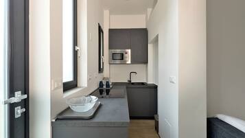 Microwave, dishwasher, coffee/tea maker