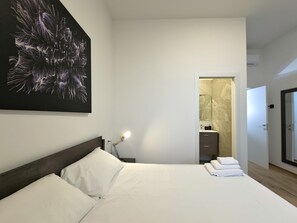 2 bedrooms, desk, iron/ironing board, WiFi - Carracci Loft by Central Station - Brand New (Bologna)