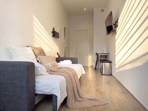 2 slaapkamers, een bureau, een strijkplank/strijkijzer, wifi