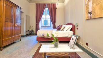 2 Schlafzimmer, Schreibtisch, Bügeleisen/Bügelbrett, WLAN