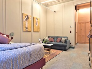 2 bedrooms, desk, iron/ironing board, WiFi