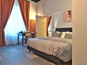 2 bedrooms, desk, iron/ironing board, WiFi