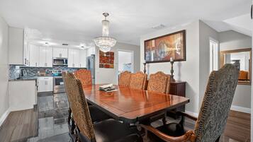 House, 3 Bedrooms | Dining
