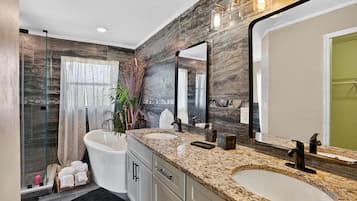 House, 3 Bedrooms | Bathroom | Towels, shampoo