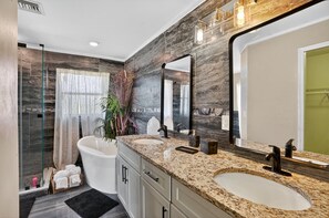 House, 3 Bedrooms | Bathroom | Towels, shampoo