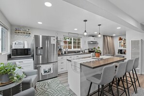 Cabin, 4 Bedrooms | Private kitchen | Fridge, oven, coffee/tea maker