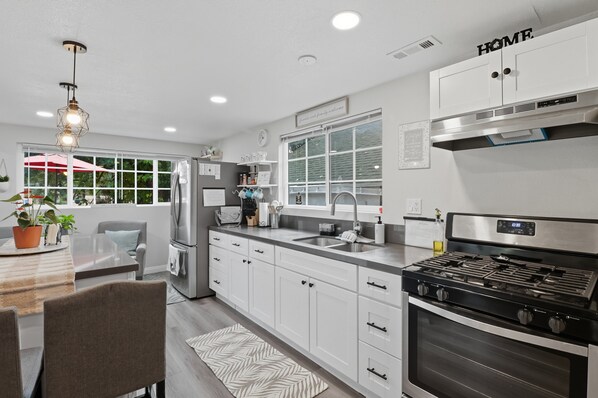 Cabin, 4 Bedrooms | Private kitchen | Fridge, oven, coffee/tea maker