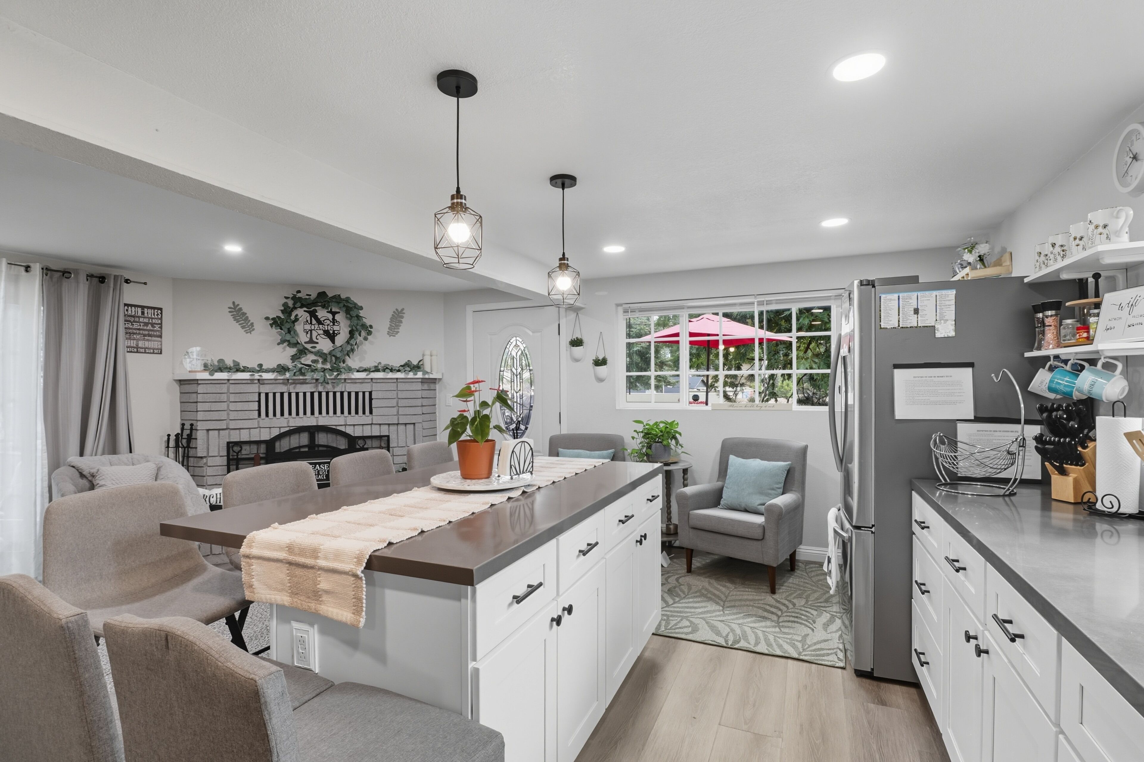 Cabin, 4 Bedrooms | Private kitchen | Fridge, oven, coffee/tea maker