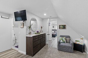 Cabin, 4 Bedrooms | 4 bedrooms, laptop workspace, iron/ironing board, free WiFi