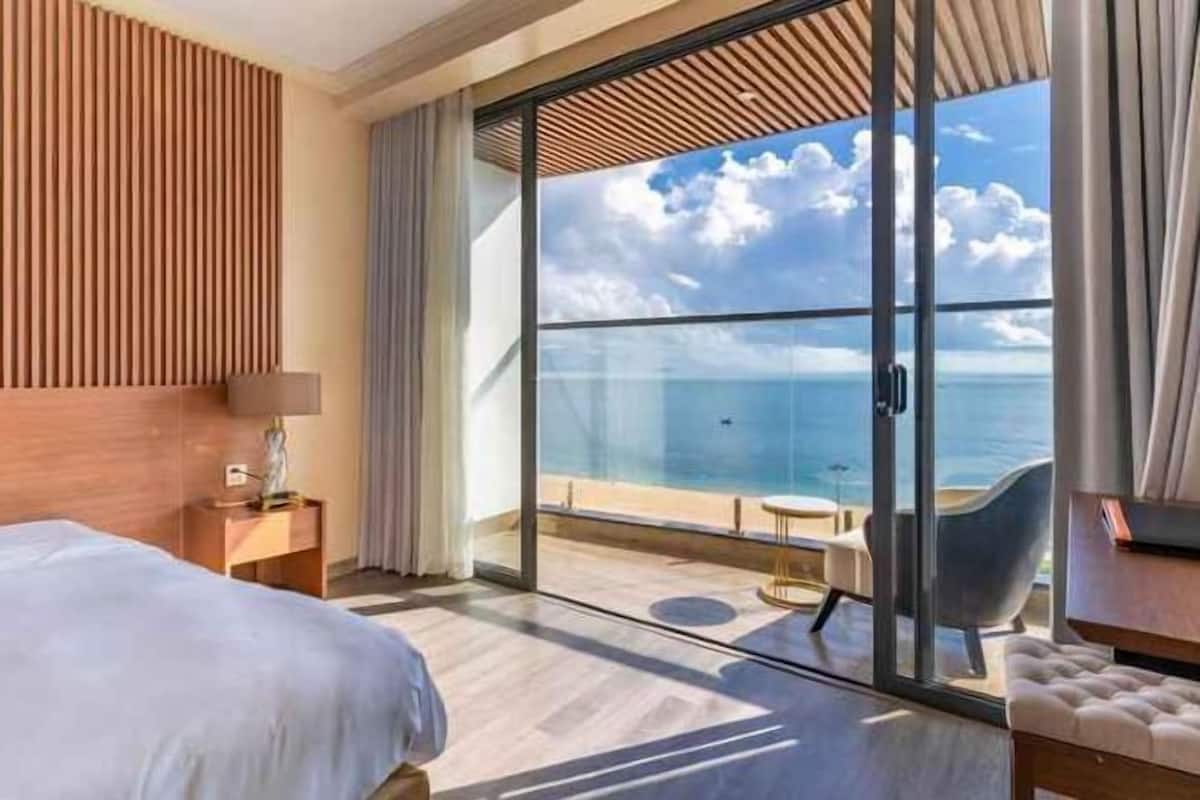 Quartos à prova de som, ferros/tábuas de passar roupa, Wi-Fi de cortesia