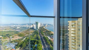 Deluxe Room, City View | Iron/ironing board, free WiFi