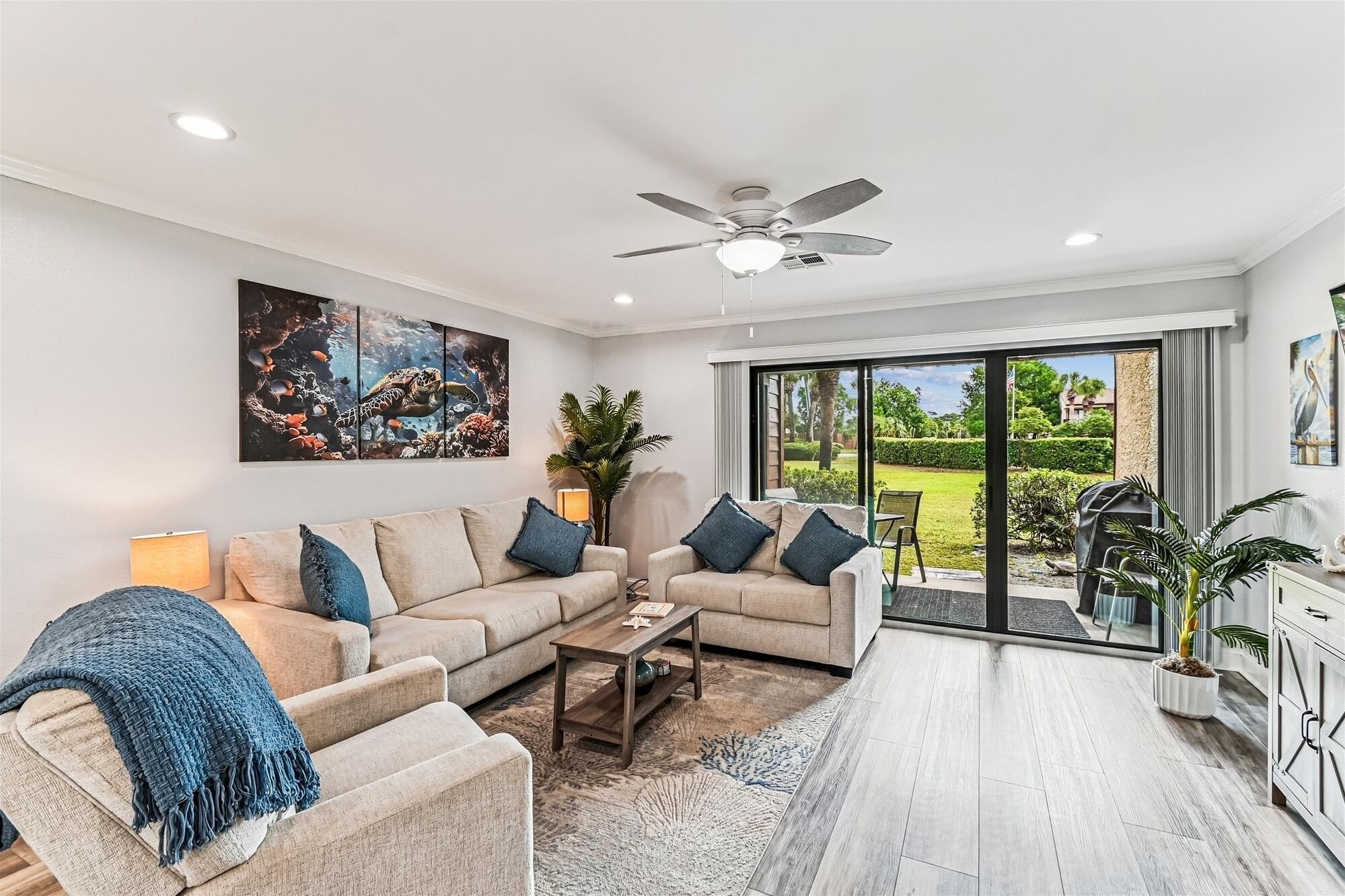 Casa geminada, 2 quartos | Área de estar | Smart TV