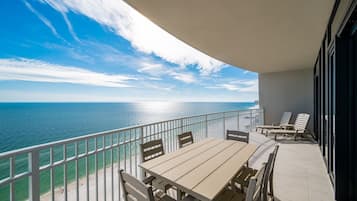 Condo, 4 Bedrooms | Tempat makan luar