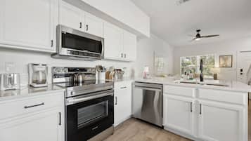 Nhà liên kế, 3 phòng ngủ | Bếp riêng | Tủ lạnh, lò nướng, dụng cụ pha cà phê/trà