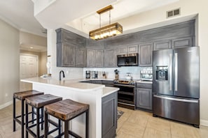 Lejlighed - 3 soveværelser | Privat køkken | Køleskab, ovn, kaffe-/temaskine