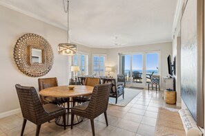 Condo, 3 quartos | Parte interna