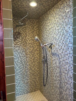 Unclassified image, 2 of 13, button - PLUM ISLAND…Charming ,Waterfront , Romantic Getaway Cottage for 2 (Newbury)