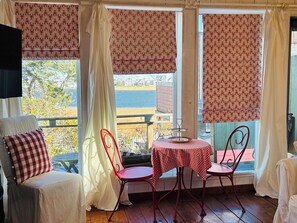 Unclassified image, 5 of 13, button - PLUM ISLAND…Charming ,Waterfront , Romantic Getaway Cottage for 2 (Newbury)