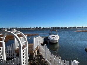 Unclassified image, 4 of 13, button - PLUM ISLAND…Charming ,Waterfront , Romantic Getaway Cottage for 2 (Newbury)