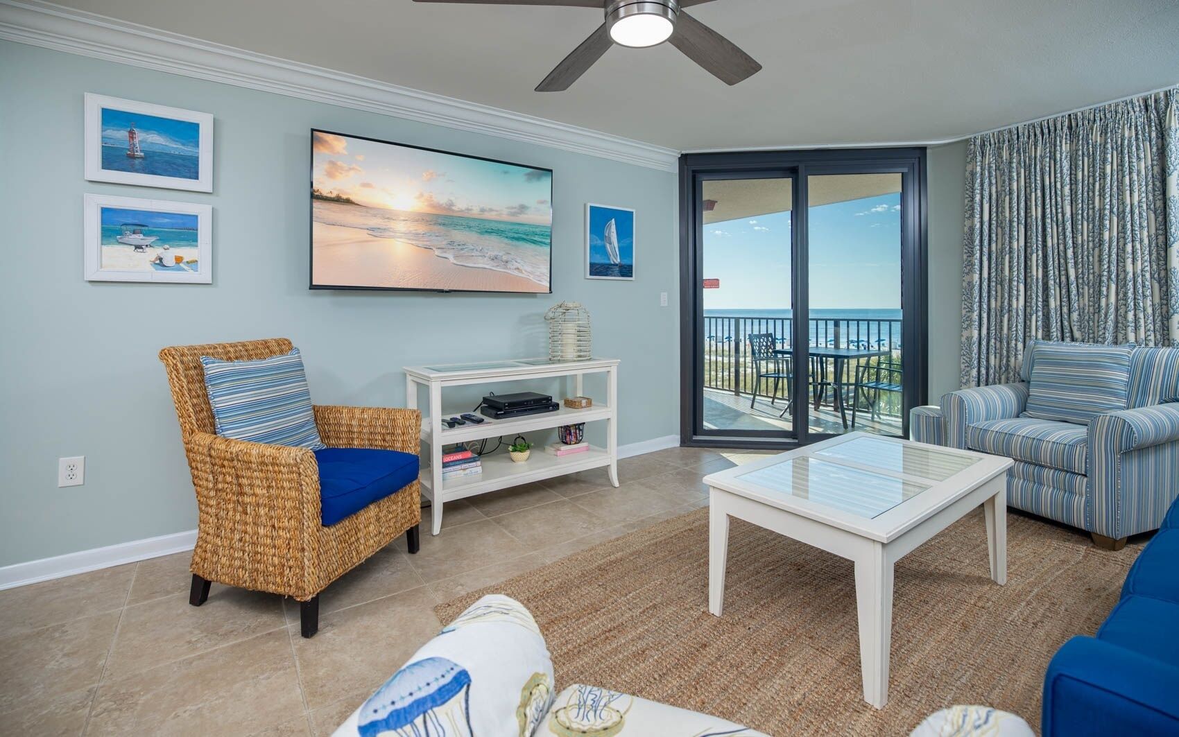 Condo, 2 Bedrooms | Living area